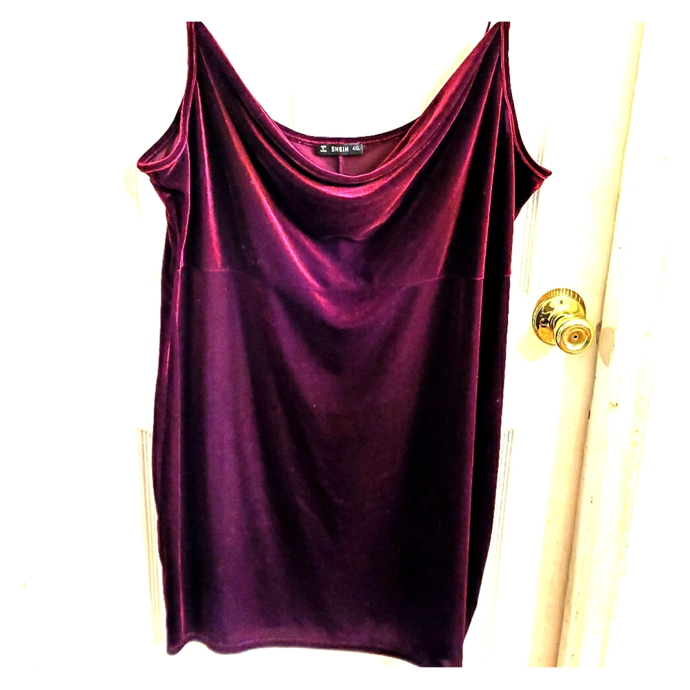 Spaghetti strap drape necked velvet dress